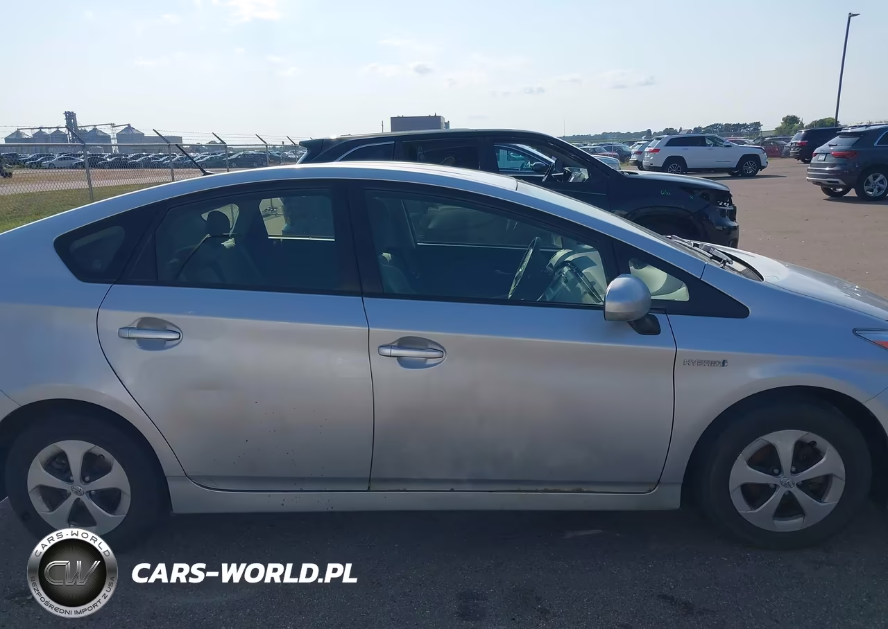 2014 Toyota Prius Two VIN:JTDKN3DU3E1762426 - 6