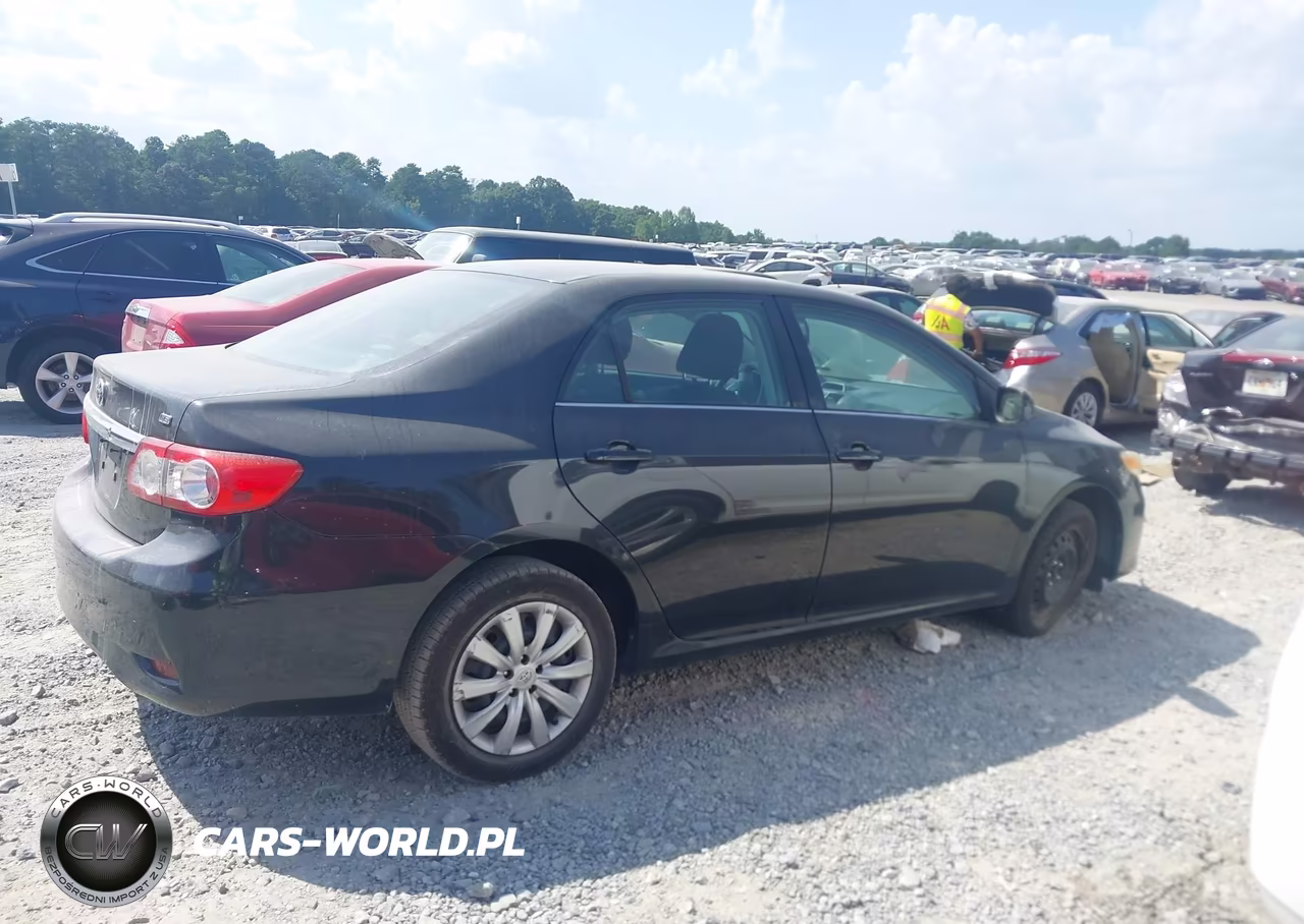 2013 Toyota Corolla Le VIN:2T1BU4EE2DC072001 - 13