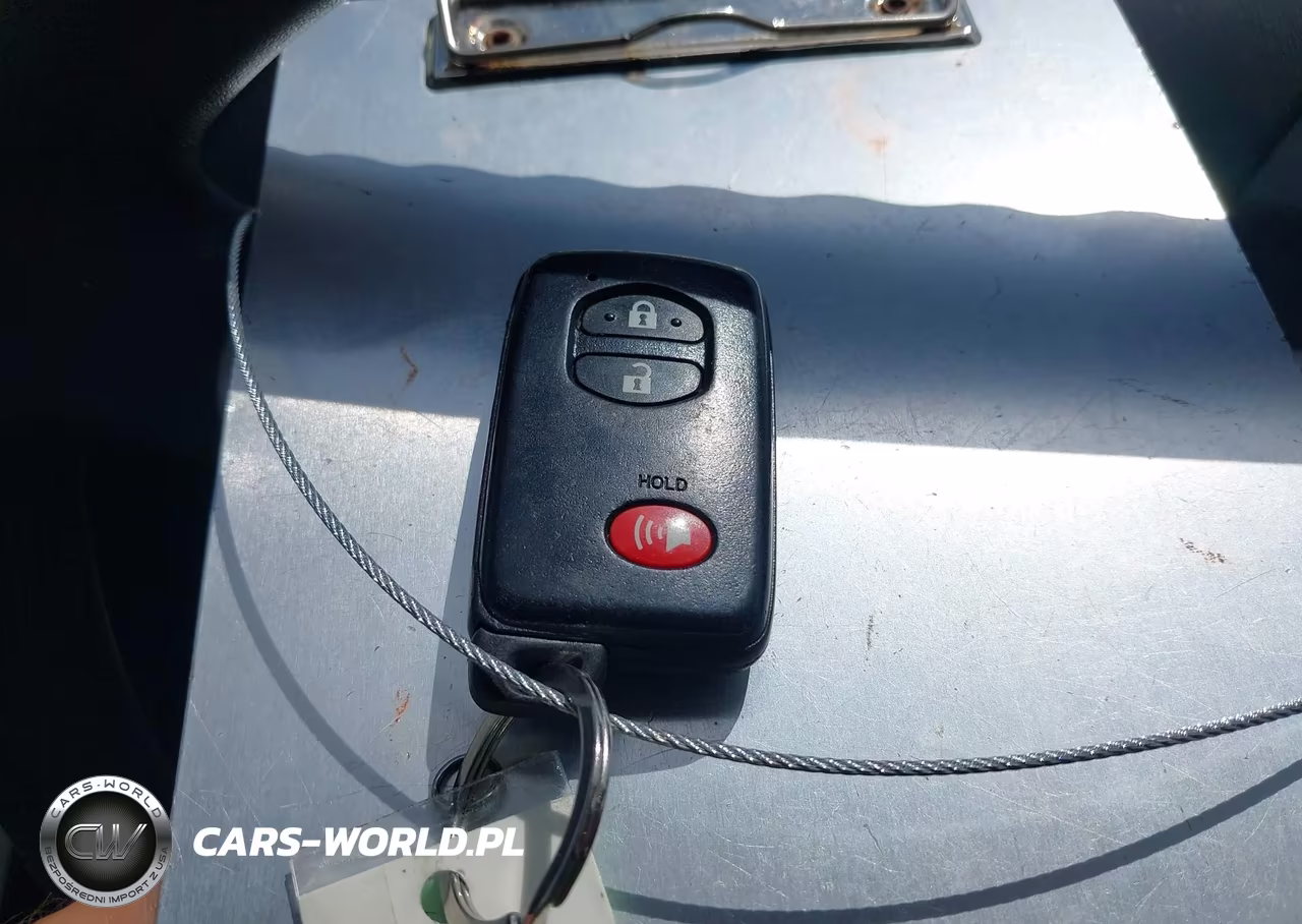 2013 Toyota Prius Two VIN:JTDKN3DU7D5562267 - 11