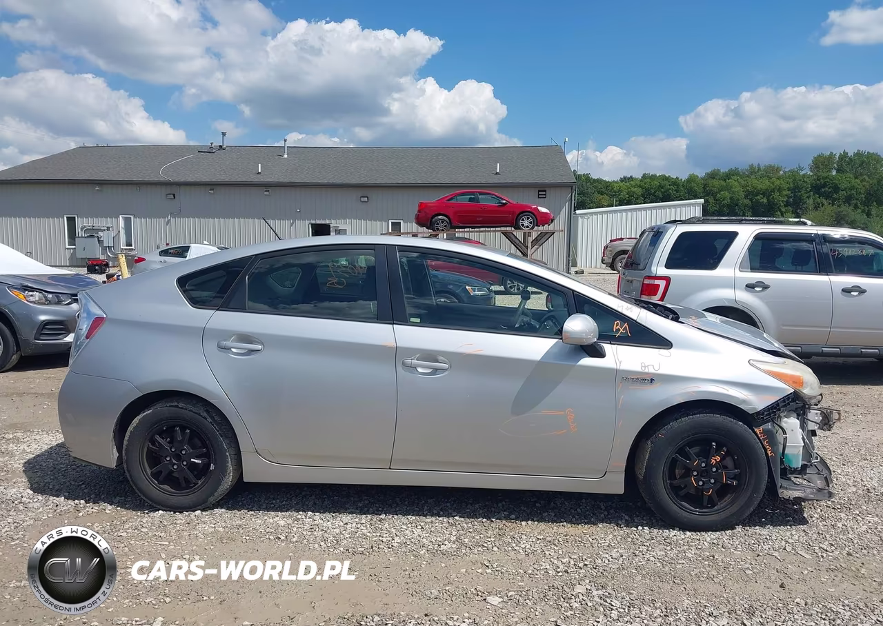 2013 Toyota Prius Two VIN:JTDKN3DU7D5562267 - 14