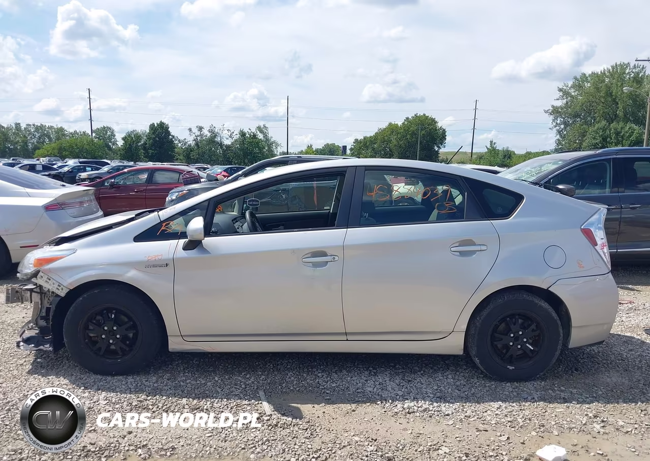 2013 Toyota Prius Two VIN:JTDKN3DU7D5562267 - 15