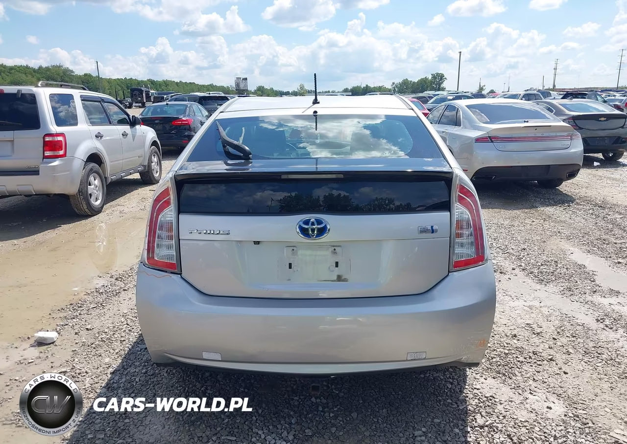 2013 Toyota Prius Two VIN:JTDKN3DU7D5562267 - 17