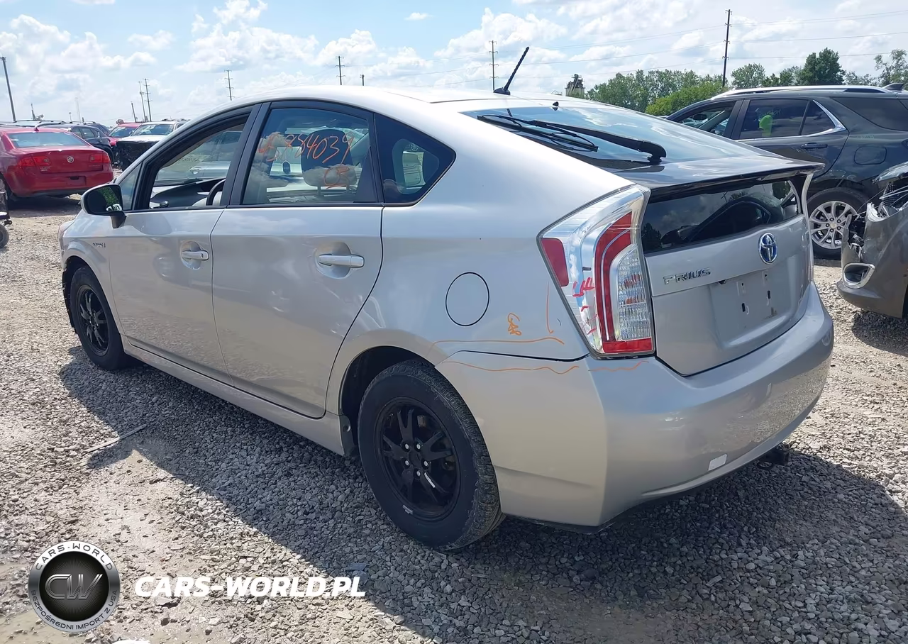2013 Toyota Prius Two VIN:JTDKN3DU7D5562267 - 3