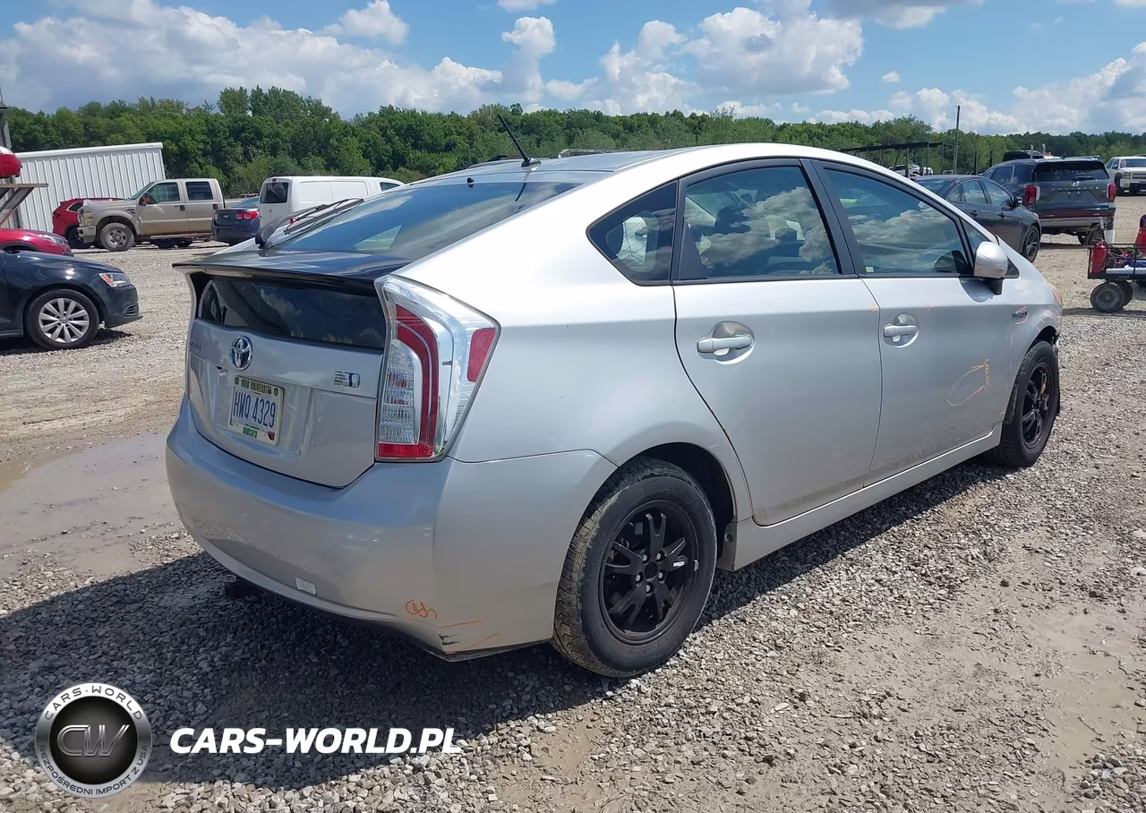 2013 Toyota Prius Two VIN:JTDKN3DU7D5562267 - 4