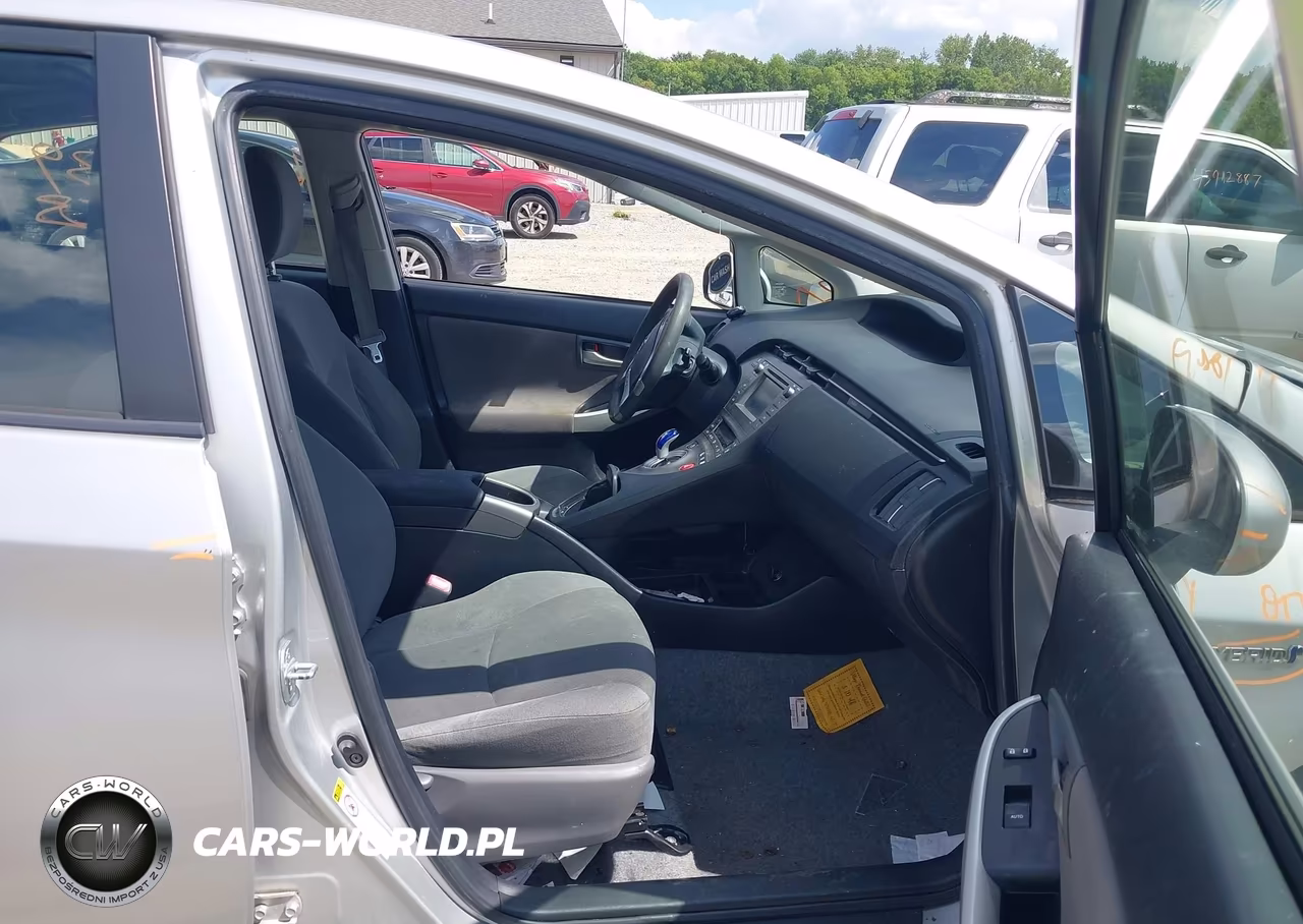 2013 Toyota Prius Two VIN:JTDKN3DU7D5562267 - 5