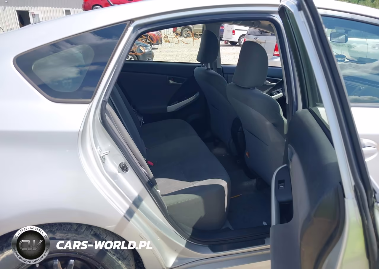 2013 Toyota Prius Two VIN:JTDKN3DU7D5562267 - 8