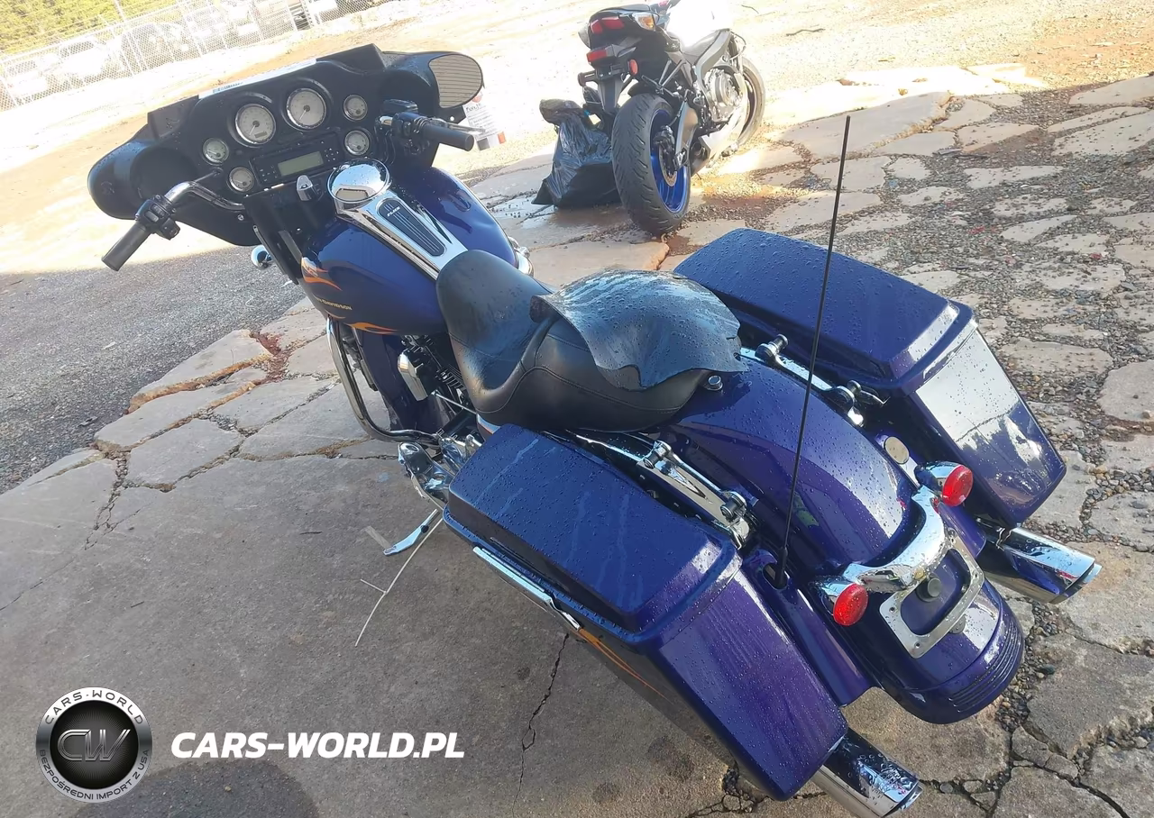 2012 Harley-Davidson Flhx Street Glide VIN:1HD1KBM14CB660370 - 3