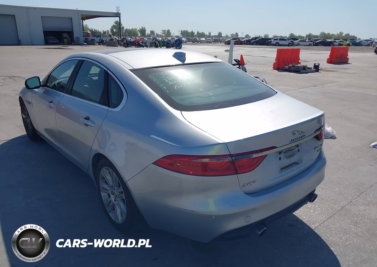 2017 Jaguar Xf 35T Premium VIN:SAJBD4BV2HCY34778 - 3