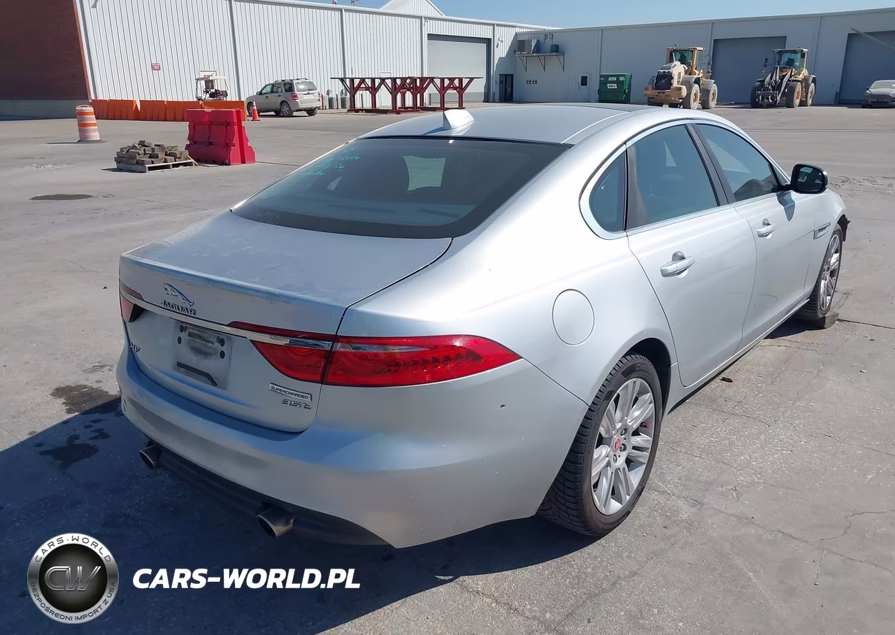 2017 Jaguar Xf 35T Premium VIN:SAJBD4BV2HCY34778 - 4