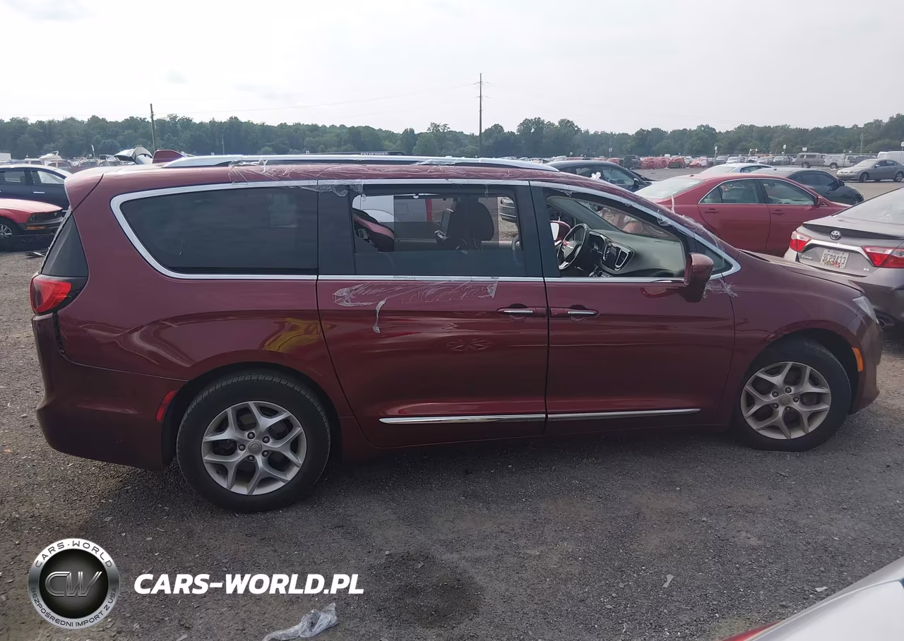 2017 Chrysler Pacifica Touring-L Plus VIN:2C4RC1EG6HR513796 - 13