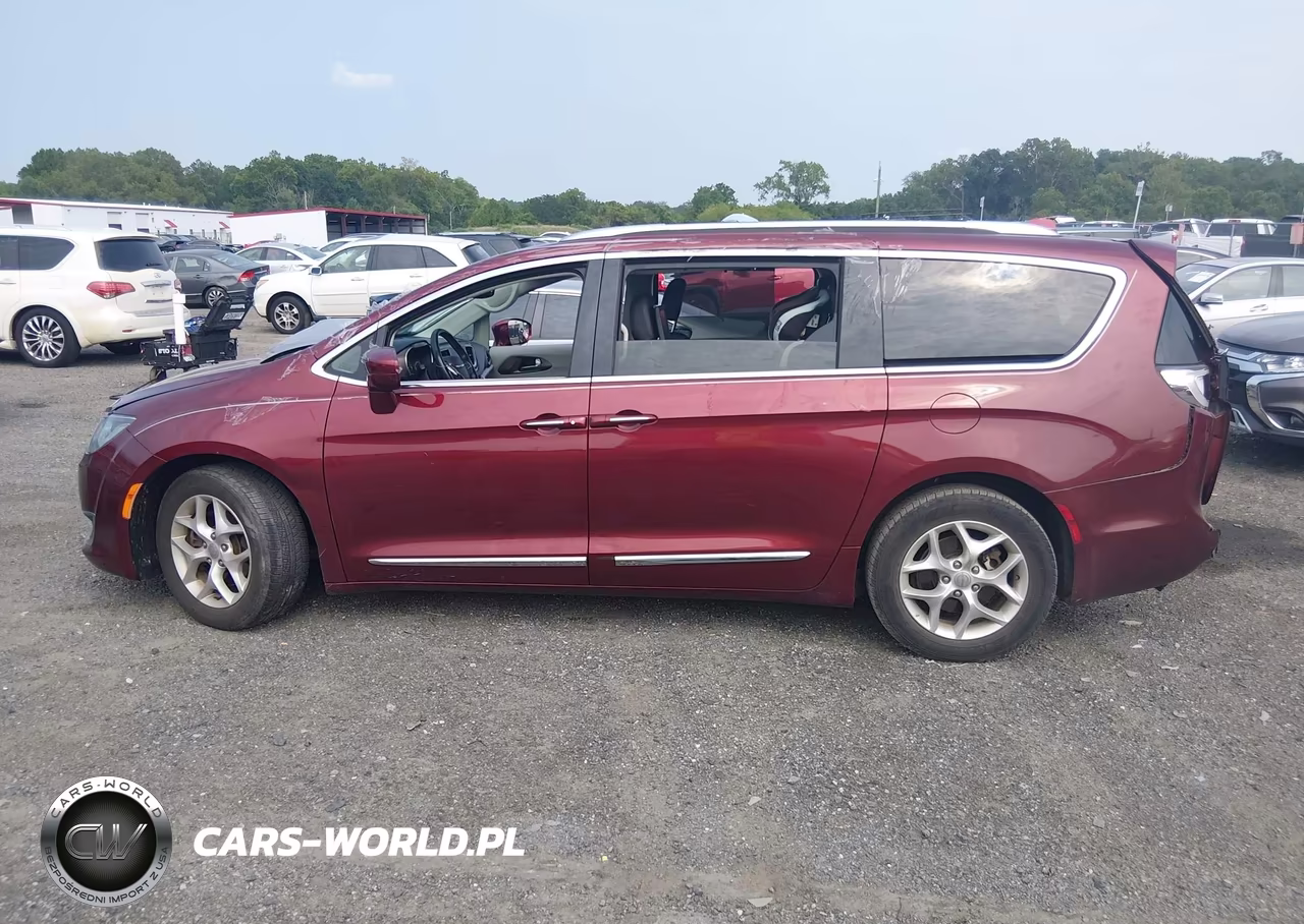 2017 Chrysler Pacifica Touring-L Plus VIN:2C4RC1EG6HR513796 - 14