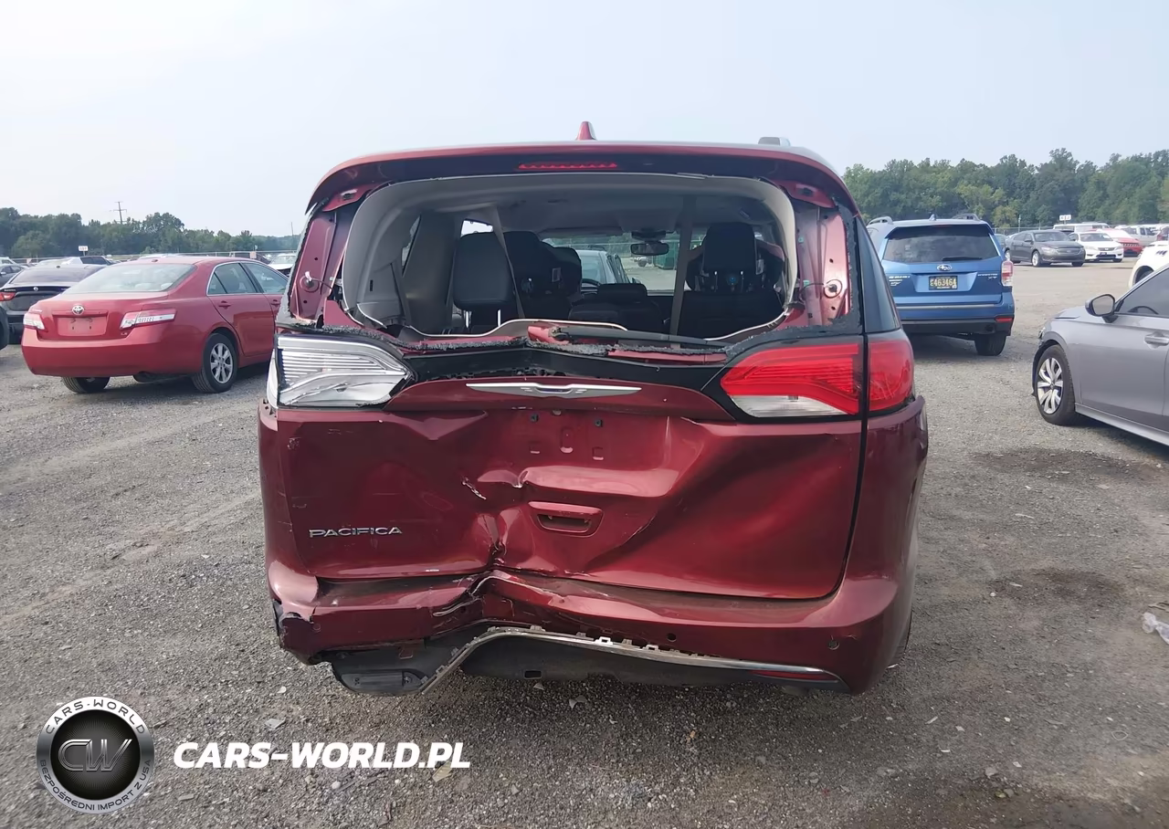 2017 Chrysler Pacifica Touring-L Plus VIN:2C4RC1EG6HR513796 - 16