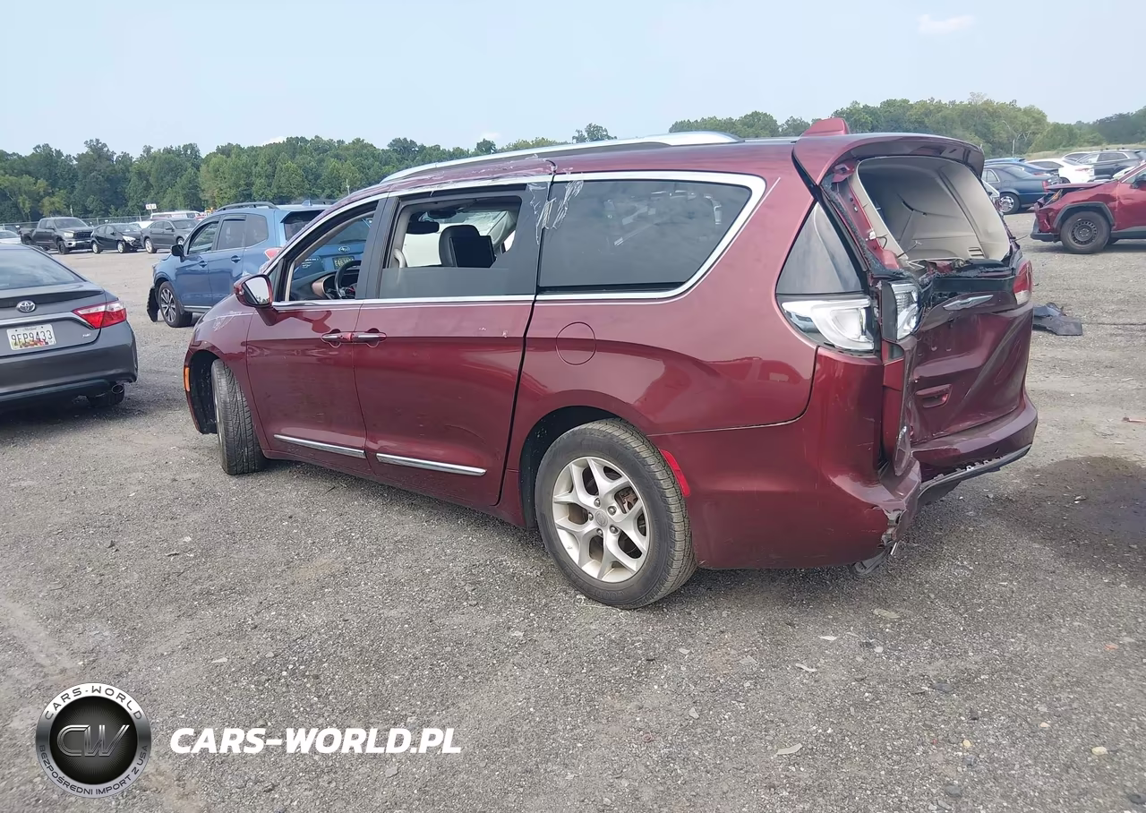 2017 Chrysler Pacifica Touring-L Plus VIN:2C4RC1EG6HR513796 - 3