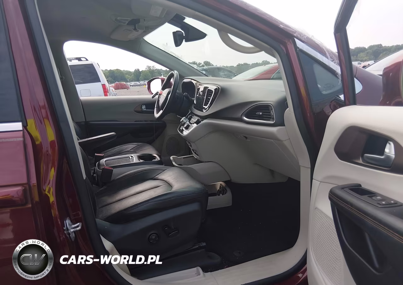 2017 Chrysler Pacifica Touring-L Plus VIN:2C4RC1EG6HR513796 - 5
