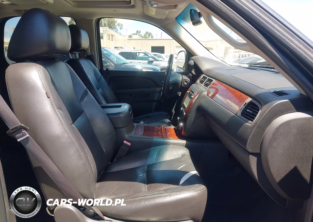 2014 Chevrolet Tahoe Ltz VIN:1GNSKCE01ER132059 - 5