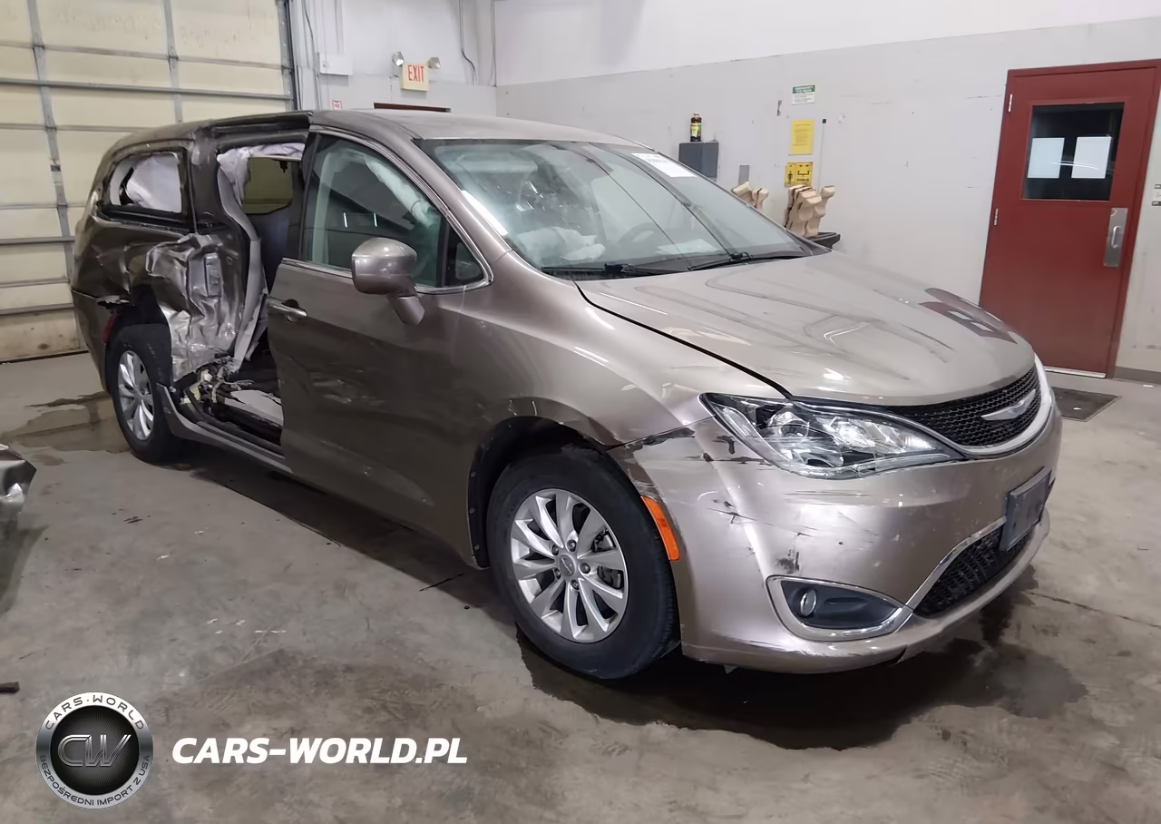 2018 Chrysler Pacifica Touring Plus – zdjęcie 1 z 17