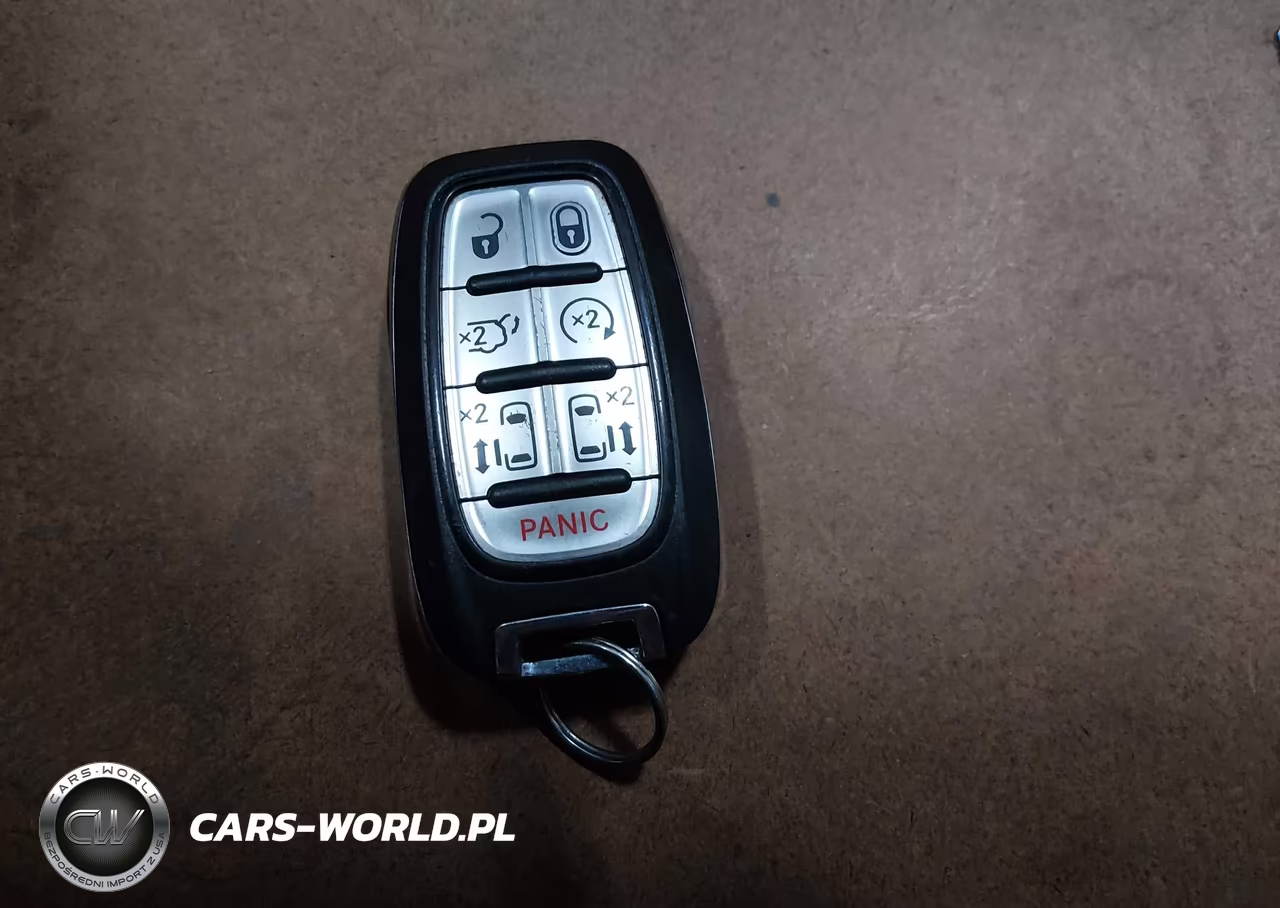 2018 Chrysler Pacifica Touring Plus VIN:2C4RC1FG6JR116108 - 11
