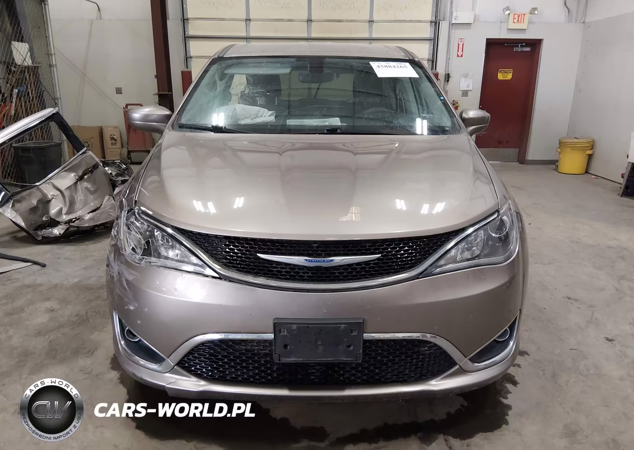 2018 Chrysler Pacifica Touring Plus VIN:2C4RC1FG6JR116108 - 13