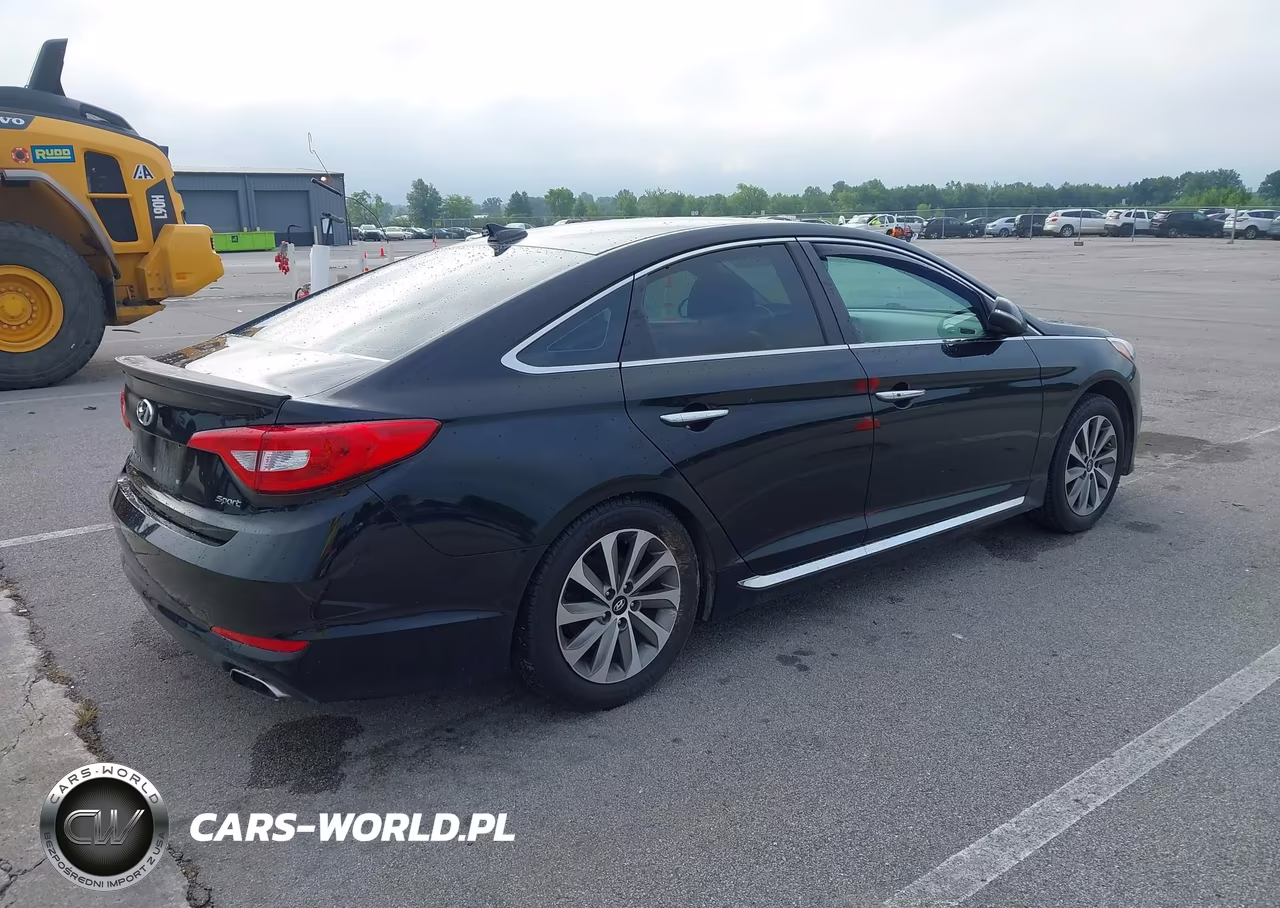 2015 Hyundai Sonata Sport VIN:5NPE34AF2FH143230 - 4