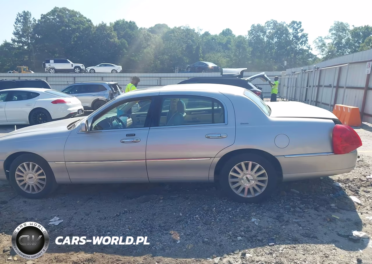 2004 Lincoln Town Car Ultimate VIN:1LNHM83W14Y674134 - 14