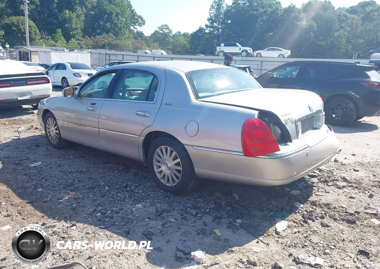 2004 Lincoln Town Car Ultimate VIN:1LNHM83W14Y674134 - 3