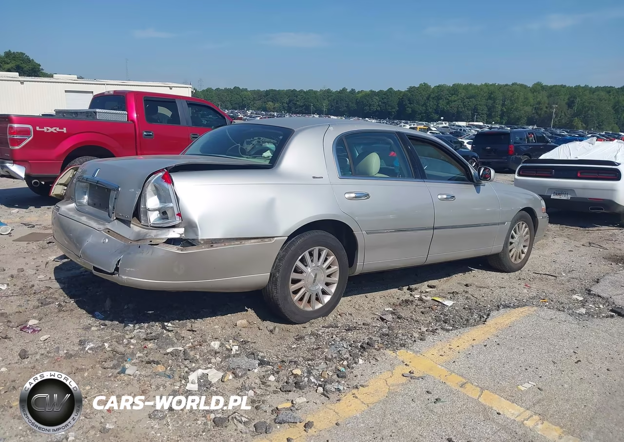 2004 Lincoln Town Car Ultimate VIN:1LNHM83W14Y674134 - 4
