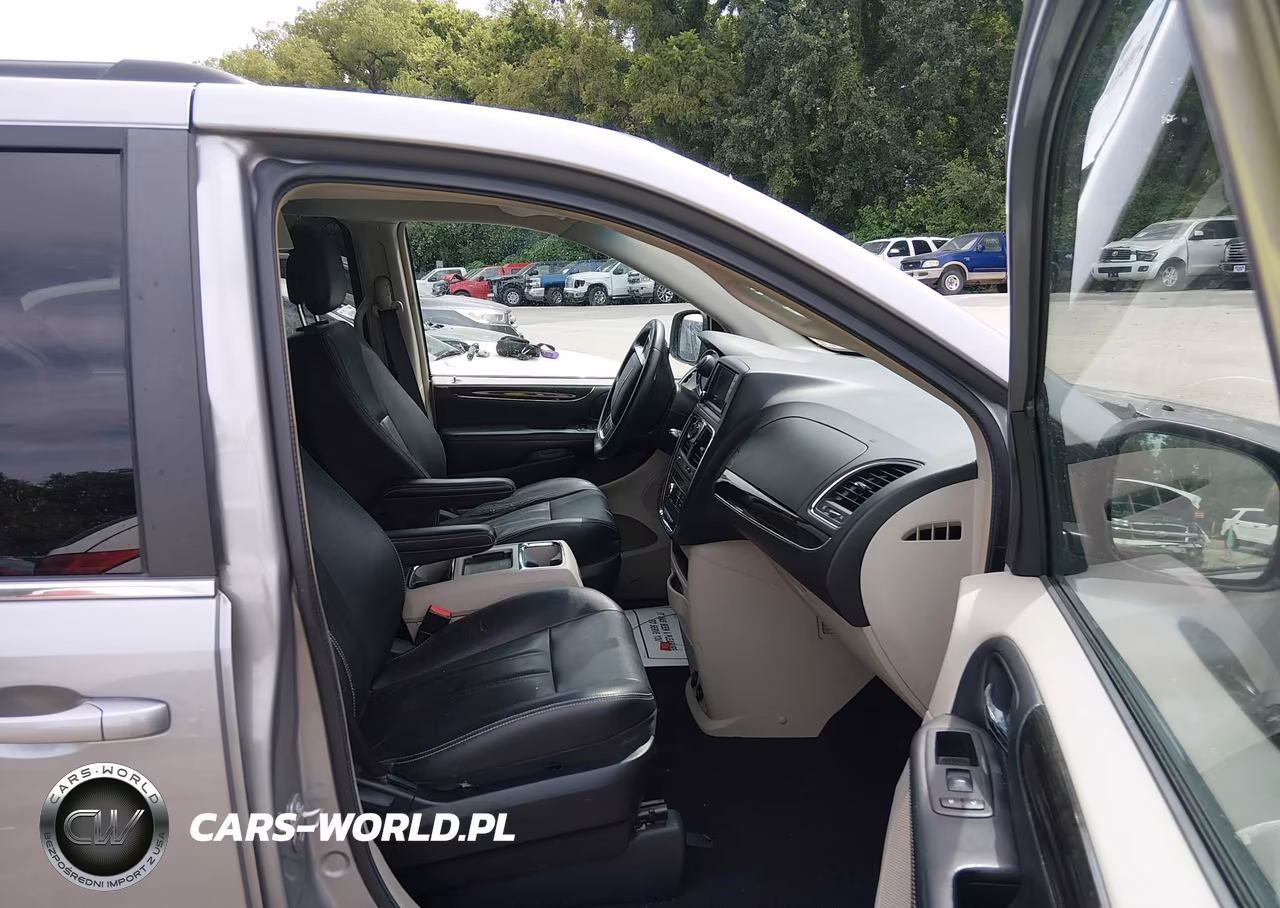 2016 Chrysler Town & Country Touring VIN:2C4RC1BG1GR165036 - 5