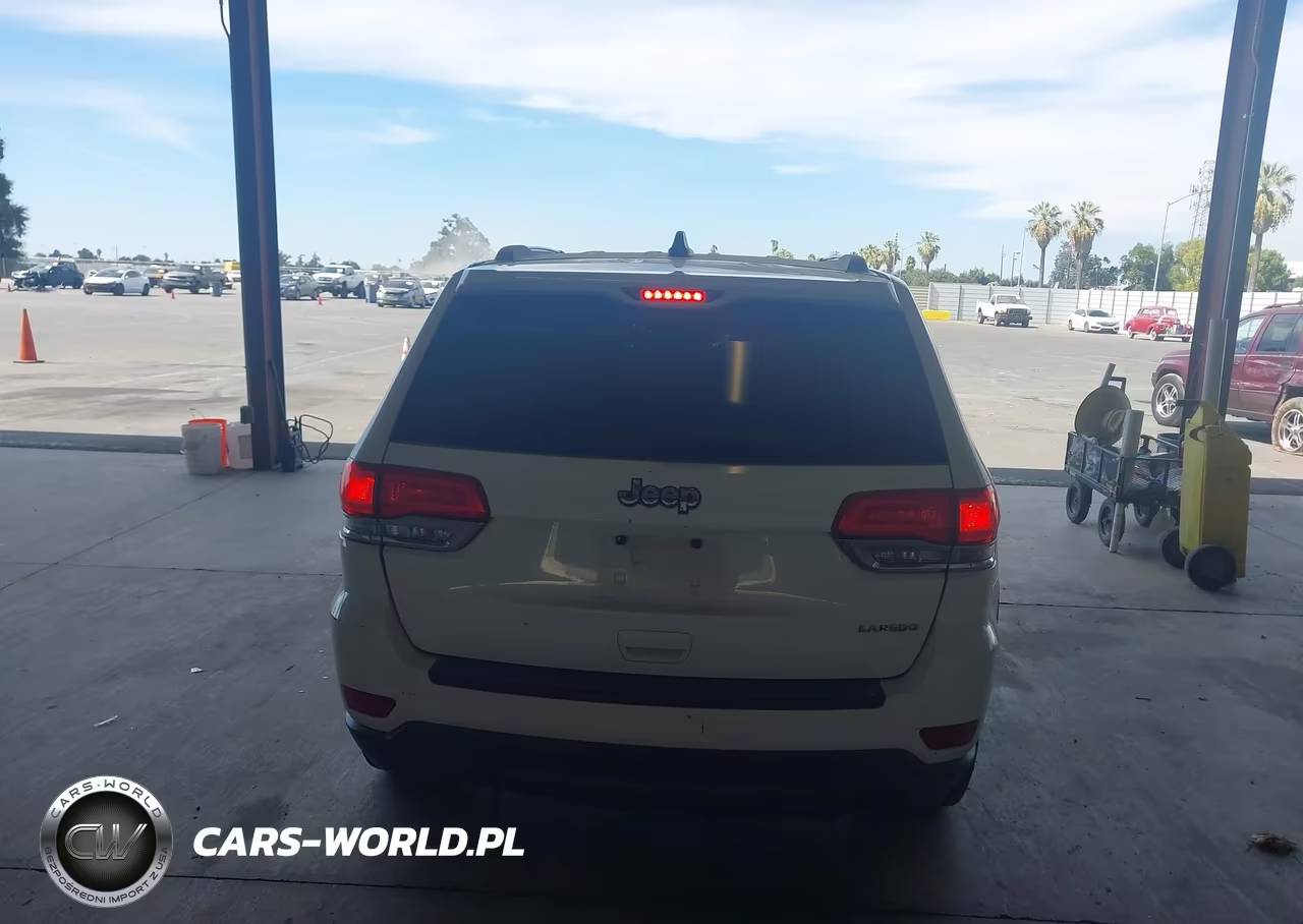 2014 Jeep Grand Cherokee Laredo VIN:1C4RJEAGOEC125437 - 16