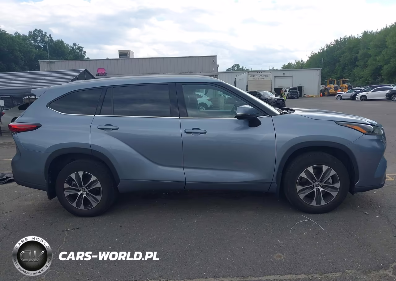 2022 Toyota Highlander Xle VIN:5TDGZRBH9NS244018 - 13