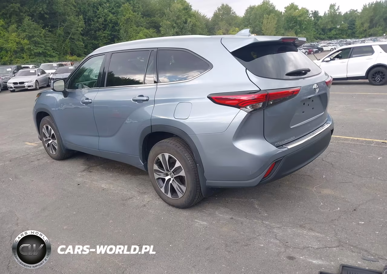 2022 Toyota Highlander Xle VIN:5TDGZRBH9NS244018 - 3