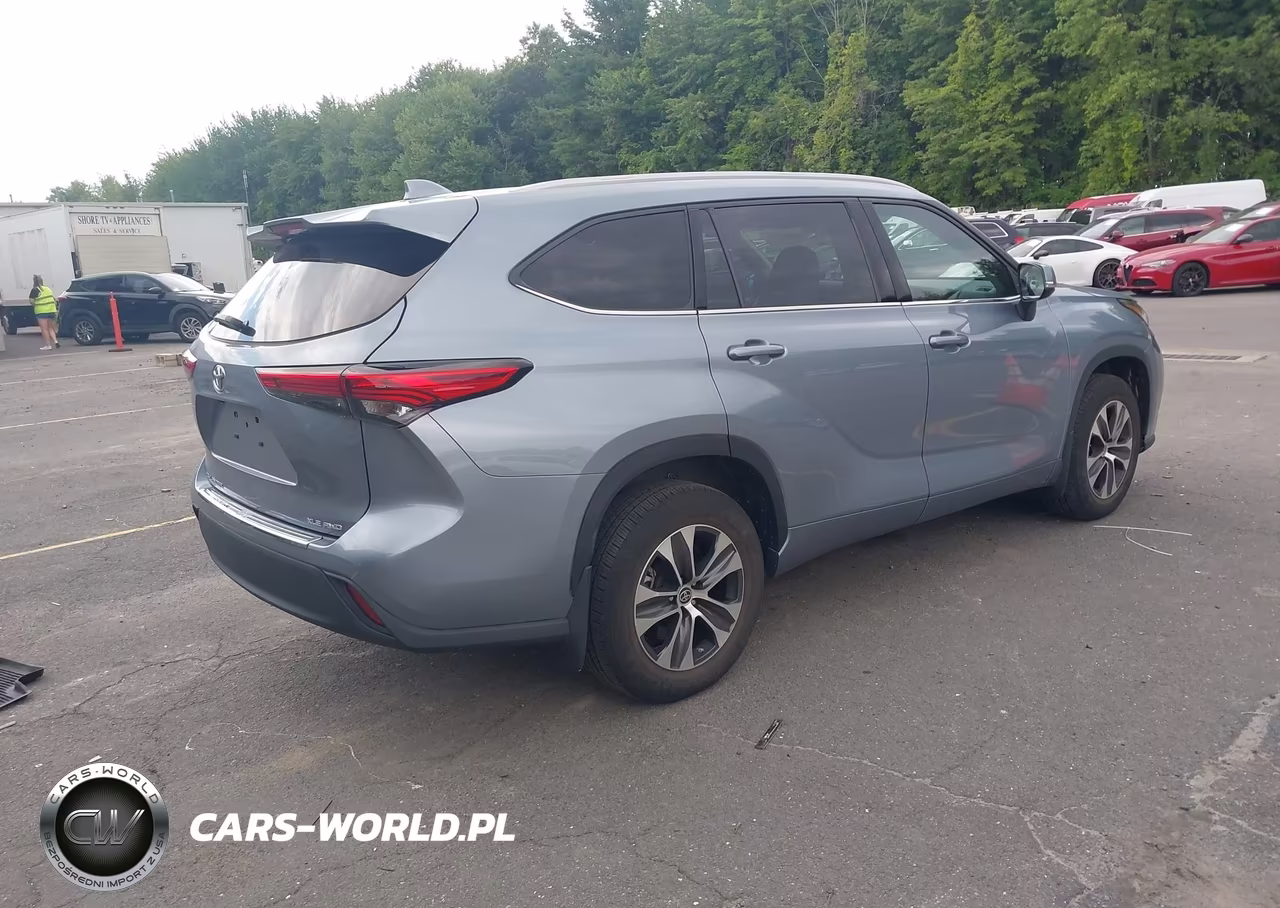 2022 Toyota Highlander Xle VIN:5TDGZRBH9NS244018 - 4