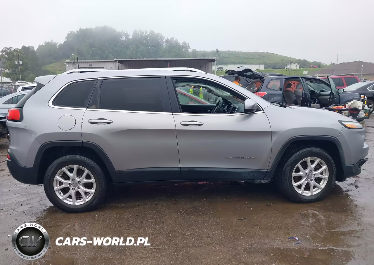 2018 Jeep Cherokee Latitude 4X4 VIN:1C4PJMCXXJD617072 - 13
