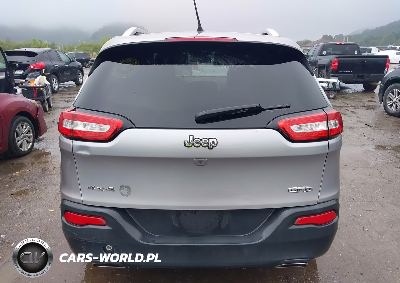 2018 Jeep Cherokee Latitude 4X4 VIN:1C4PJMCXXJD617072 - 16