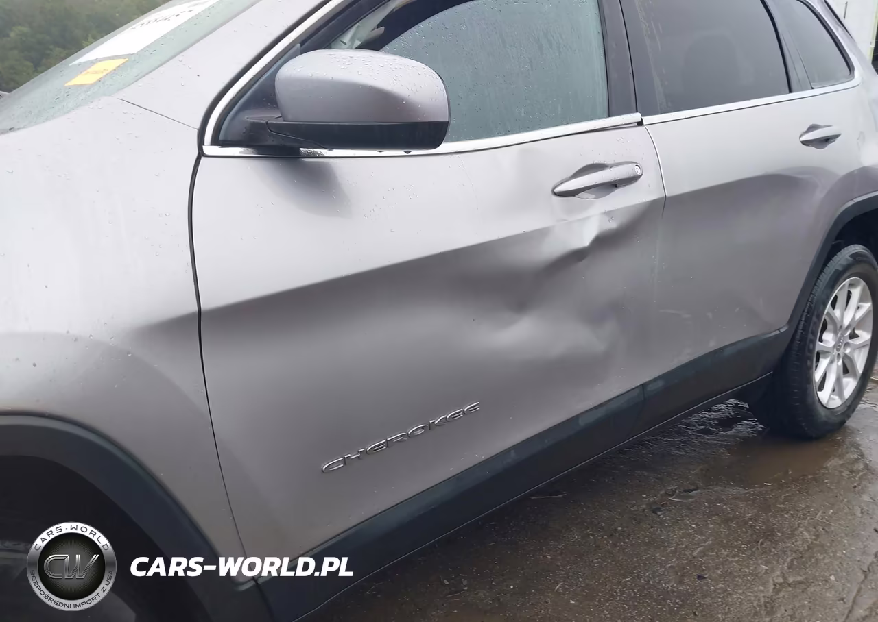 2018 Jeep Cherokee Latitude 4X4 VIN:1C4PJMCXXJD617072 - 19
