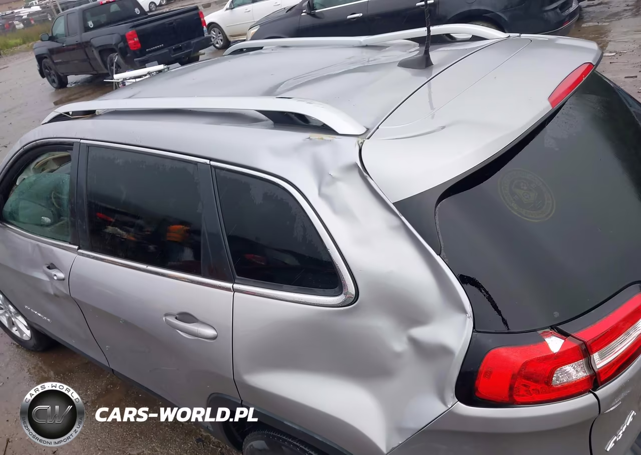 2018 Jeep Cherokee Latitude 4X4 VIN:1C4PJMCXXJD617072 - 6