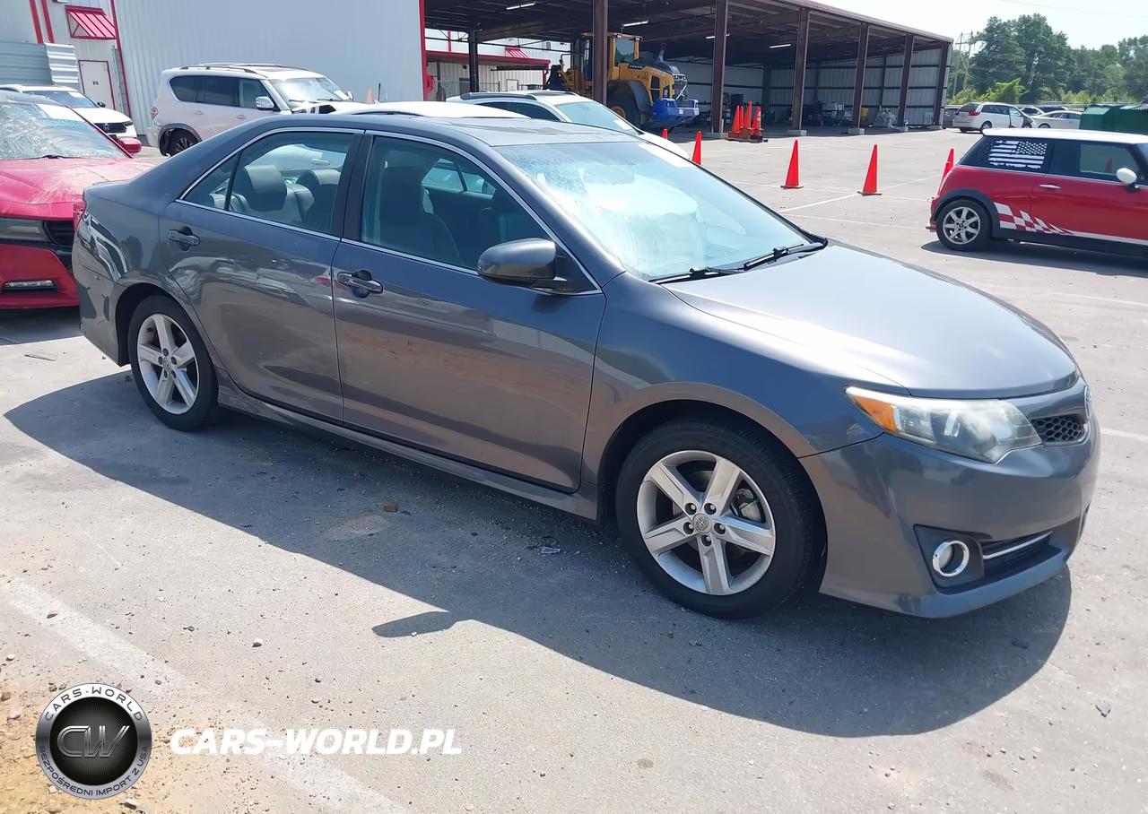 2014 Toyota Camry Se – zdjęcie 1 z 21