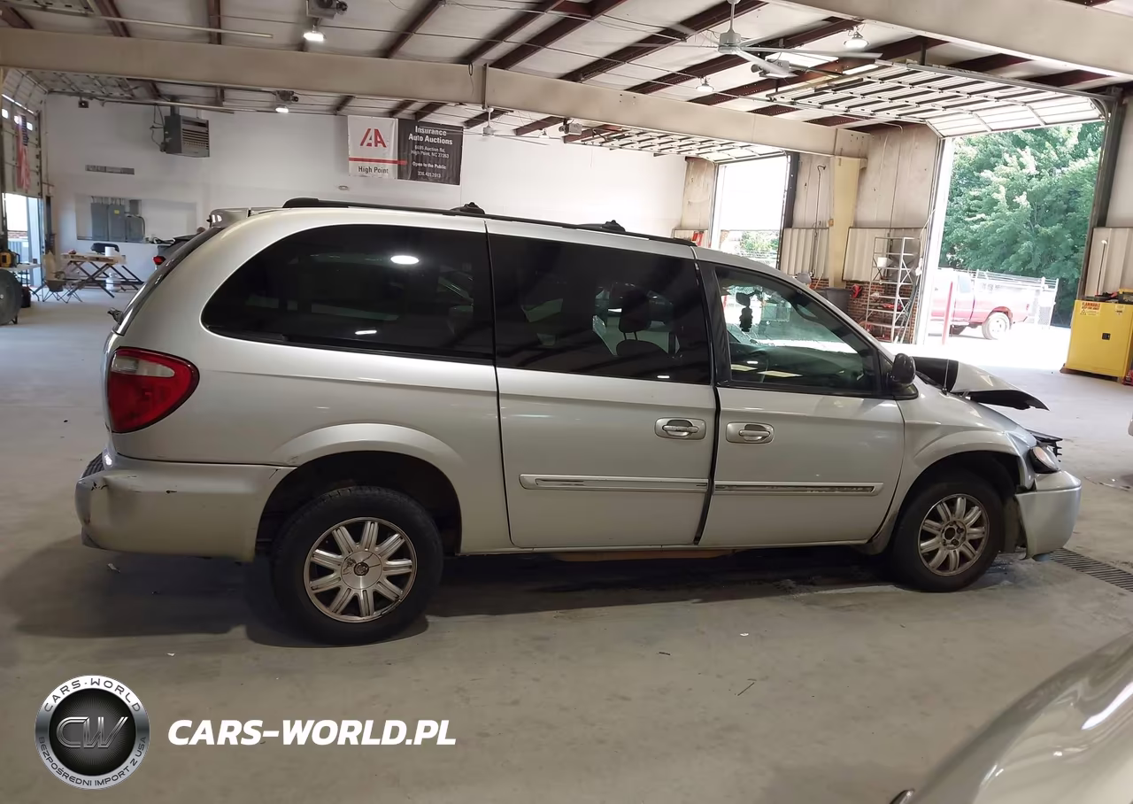2005 Chrysler Town & Country Touring VIN:2C4GP54L65R101679 - 13