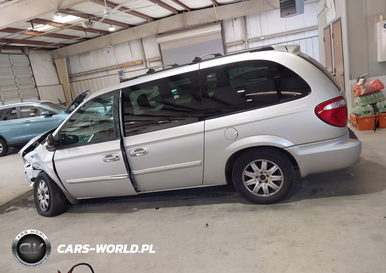 2005 Chrysler Town & Country Touring VIN:2C4GP54L65R101679 - 14