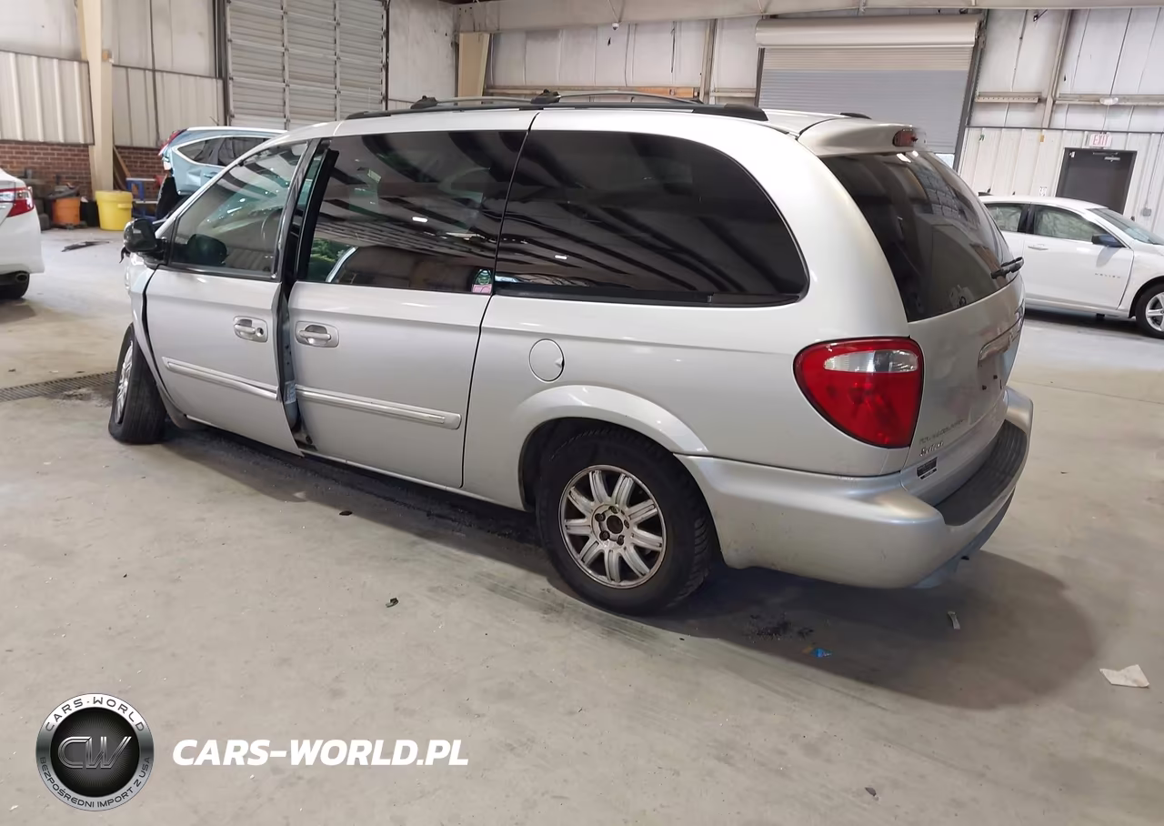 2005 Chrysler Town & Country Touring VIN:2C4GP54L65R101679 - 3