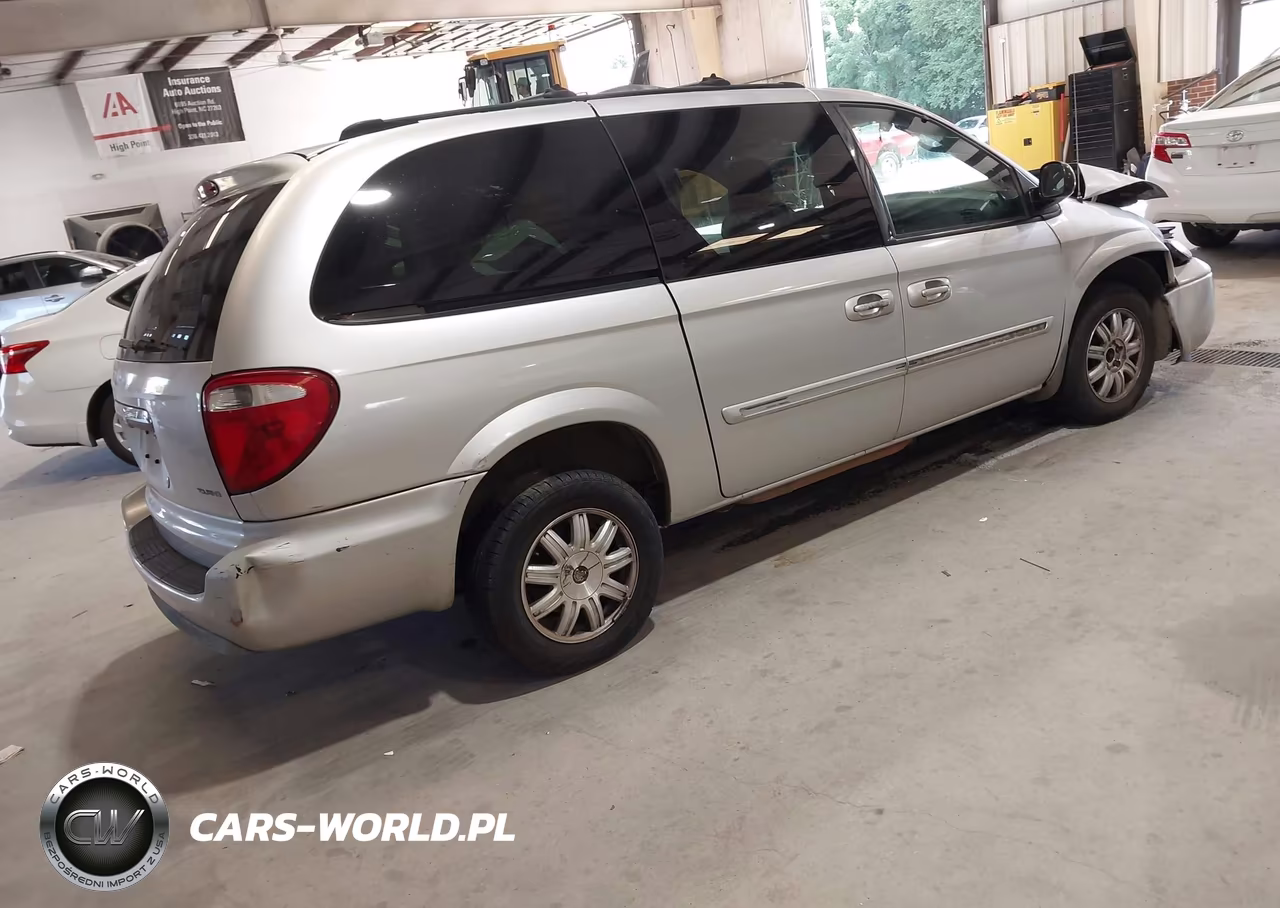 2005 Chrysler Town & Country Touring VIN:2C4GP54L65R101679 - 4