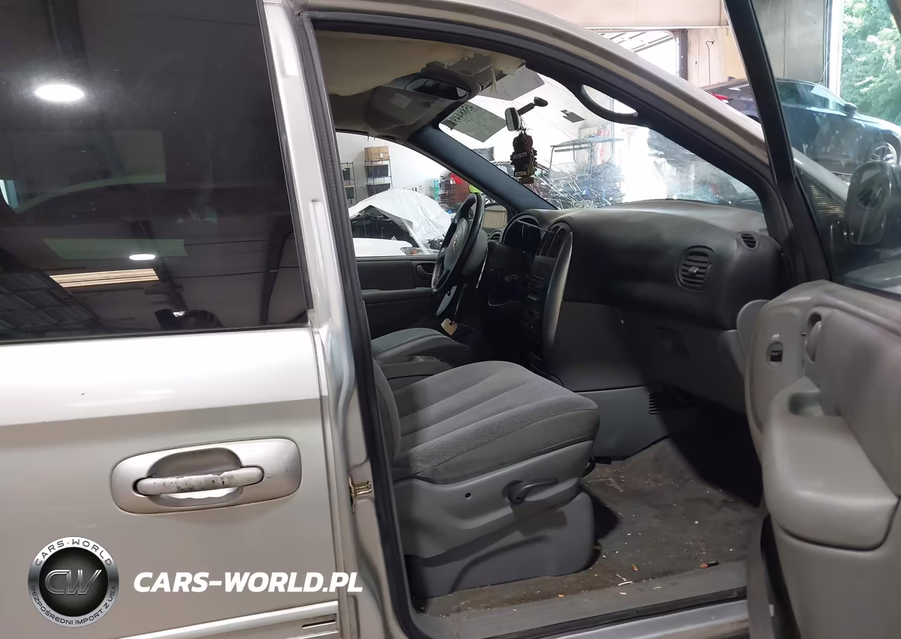 2005 Chrysler Town & Country Touring VIN:2C4GP54L65R101679 - 5