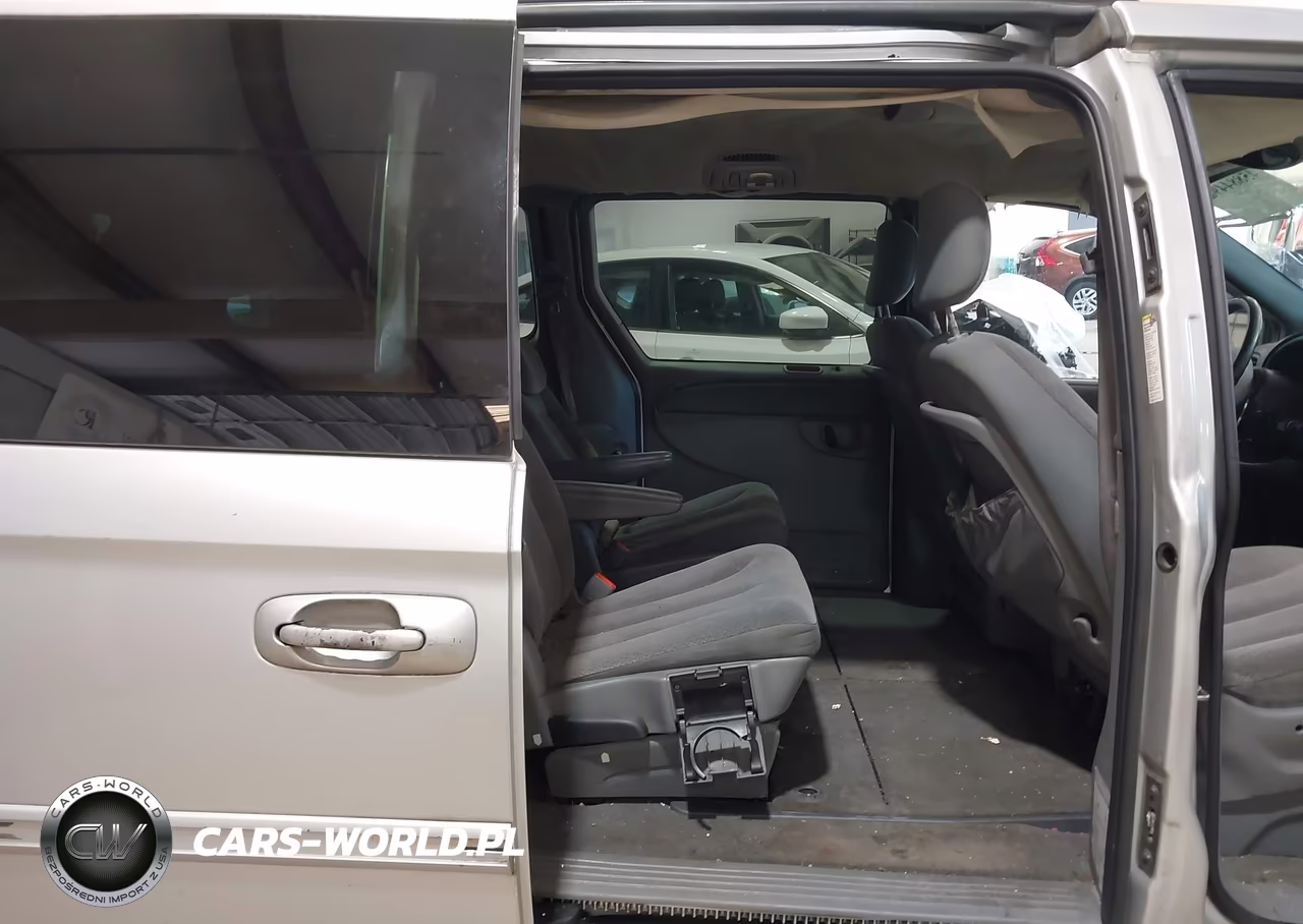 2005 Chrysler Town & Country Touring VIN:2C4GP54L65R101679 - 8