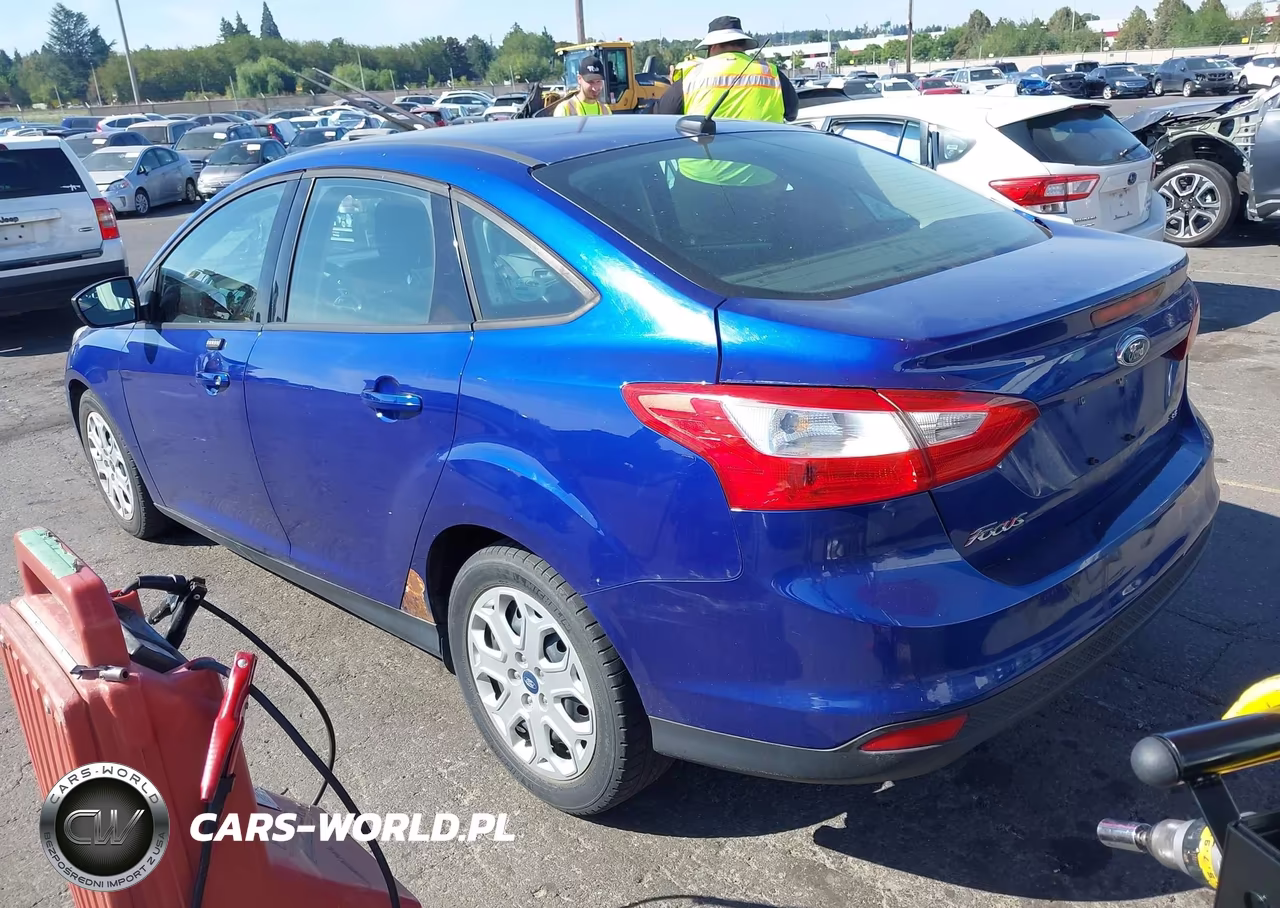 2012 Ford Focus Se VIN:1FAHP3F29CL243162 - 3