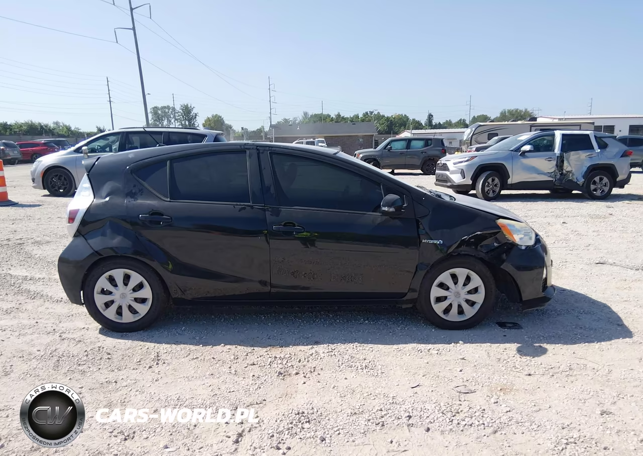 2014 Toyota Prius C Two VIN:JTDKDTB38E1063354 - 13