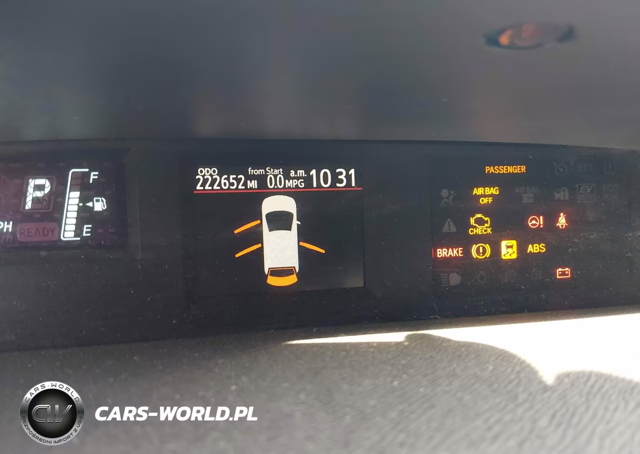 2014 Toyota Prius C Two VIN:JTDKDTB38E1063354 - 15