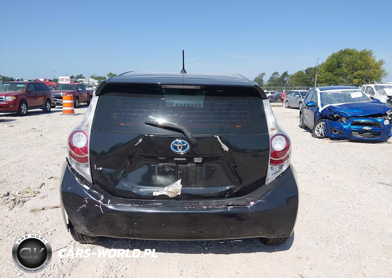 2014 Toyota Prius C Two VIN:JTDKDTB38E1063354 - 16