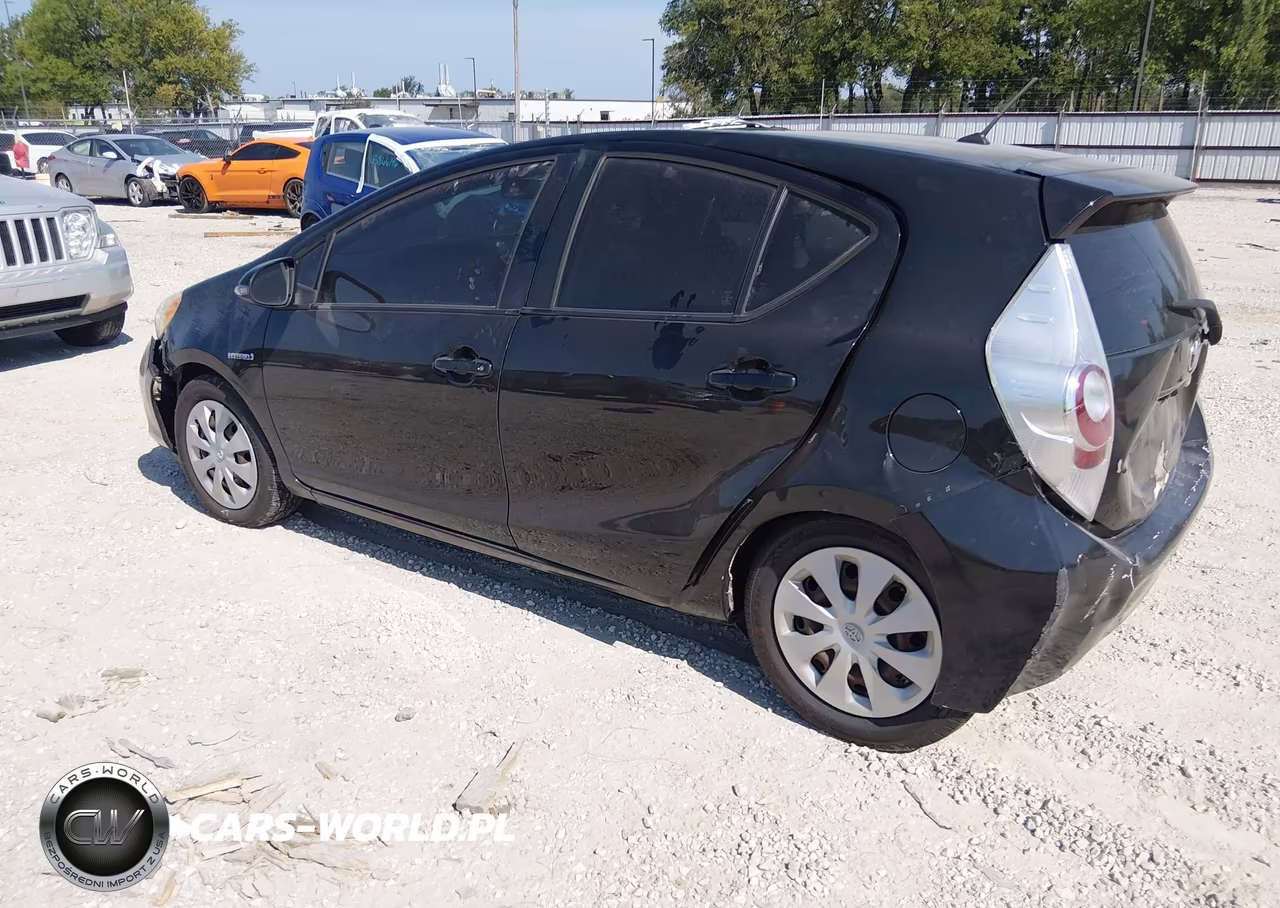 2014 Toyota Prius C Two VIN:JTDKDTB38E1063354 - 3