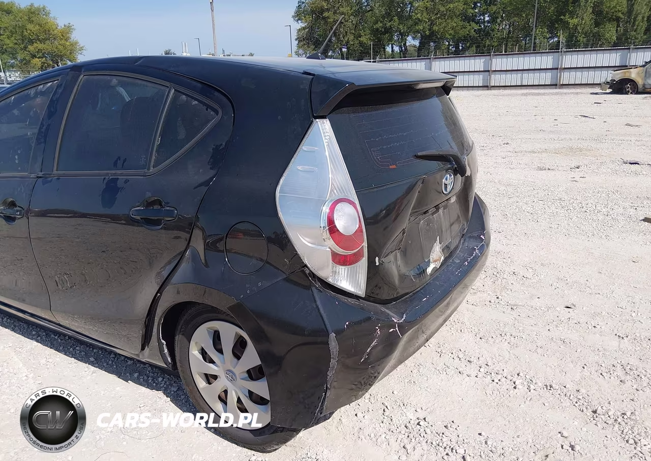 2014 Toyota Prius C Two VIN:JTDKDTB38E1063354 - 6