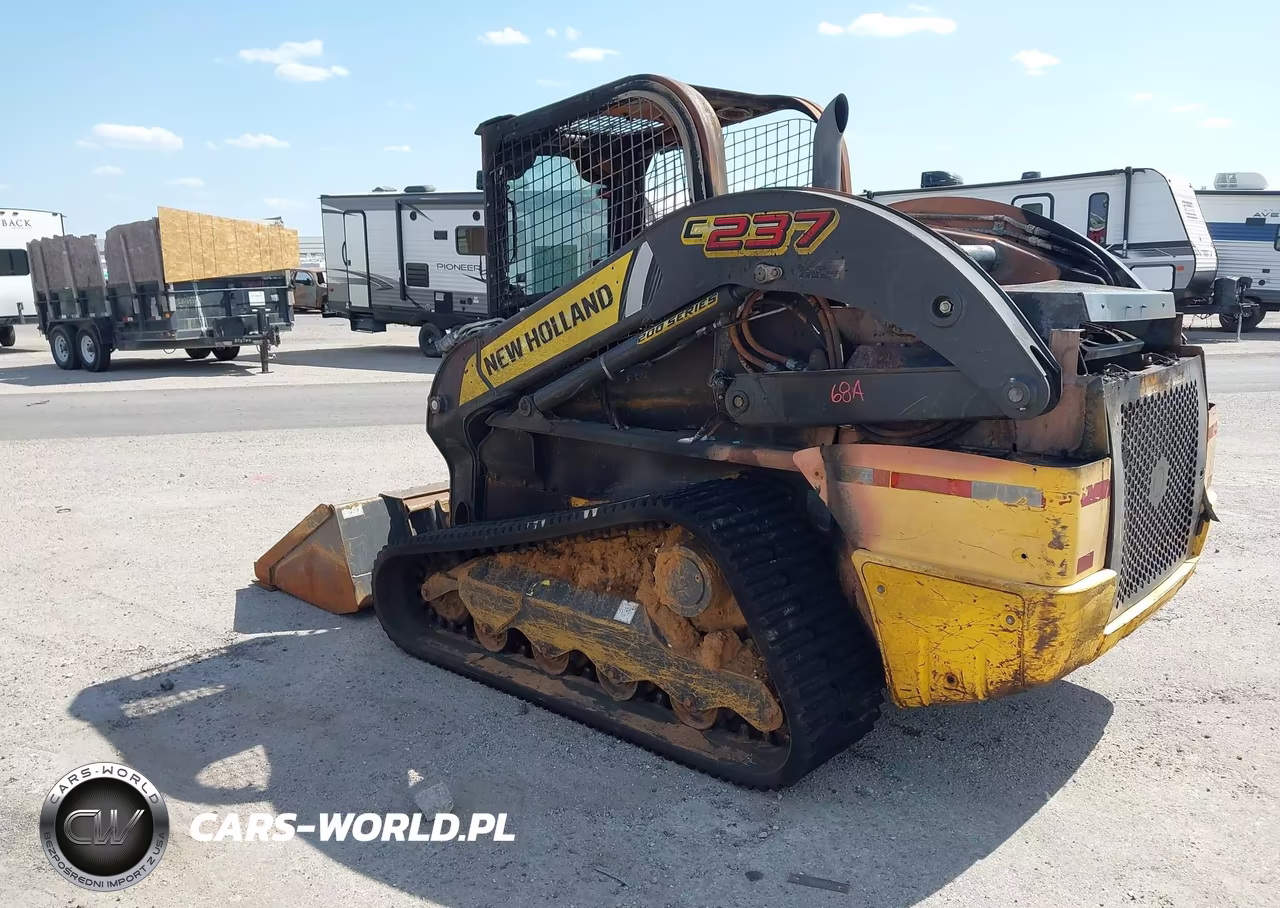 2018 New Holland C237 Loader VIN:JAF0C237JJM451077 - 3