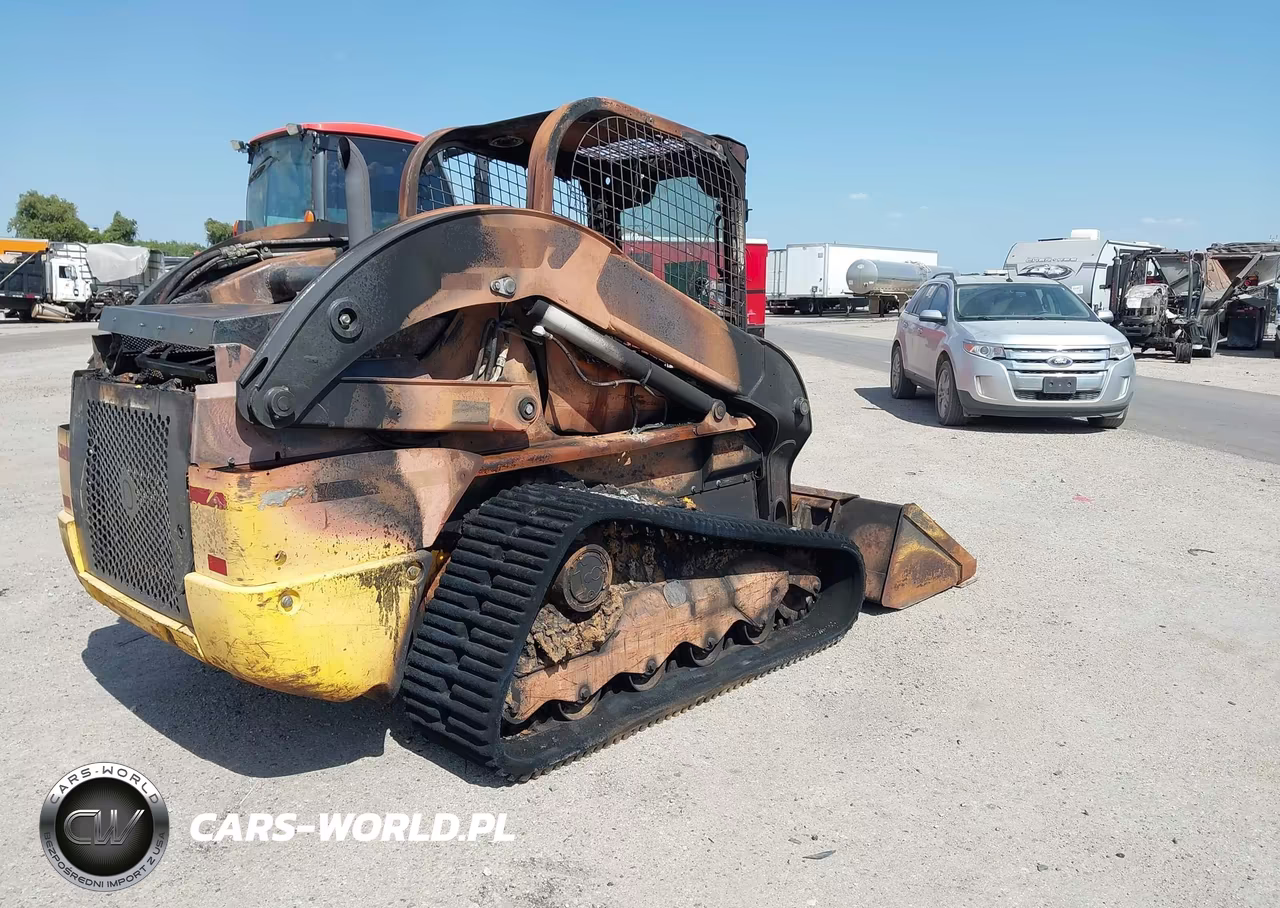 2018 New Holland C237 Loader VIN:JAF0C237JJM451077 - 4